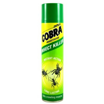 Super Cobra insect killeer na lezúci hmyz